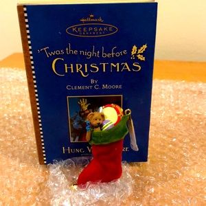 Hallmark MIB 2001  holiday ornament